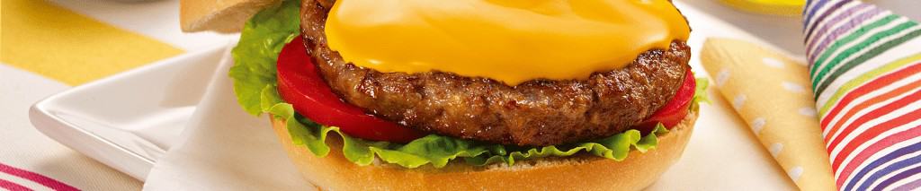 Hambúrguer na Grelha Recheado de Requeijão Culinário Catupiry® Sabor Cheddar